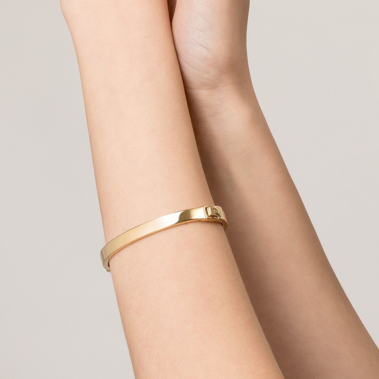 Classic Gold Hinged Bracelet