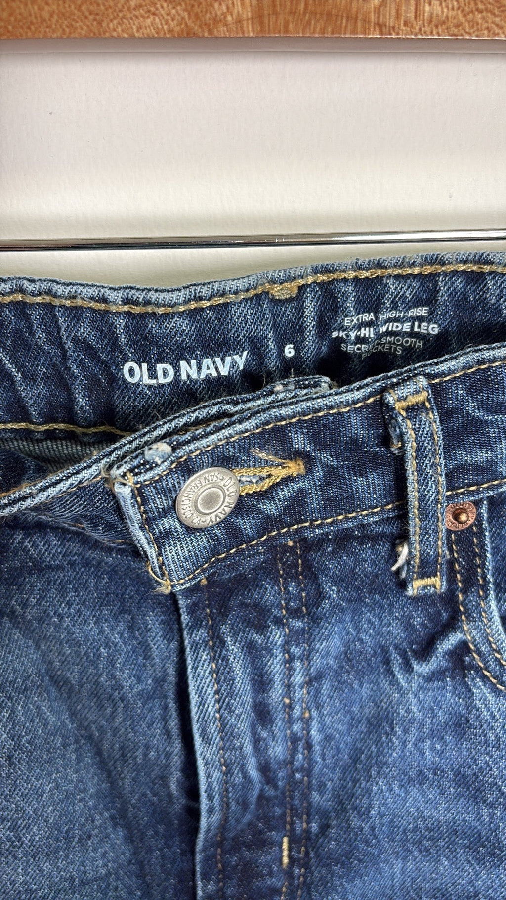 Old Navy 31" Inseam Sky Hi Wide Leg Jeans, 6