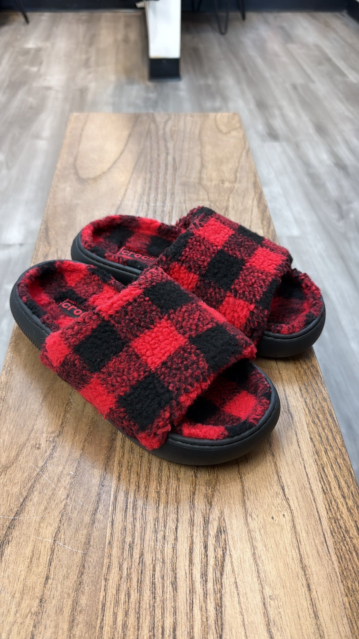 Crocs Red Plaid Shoes, 9