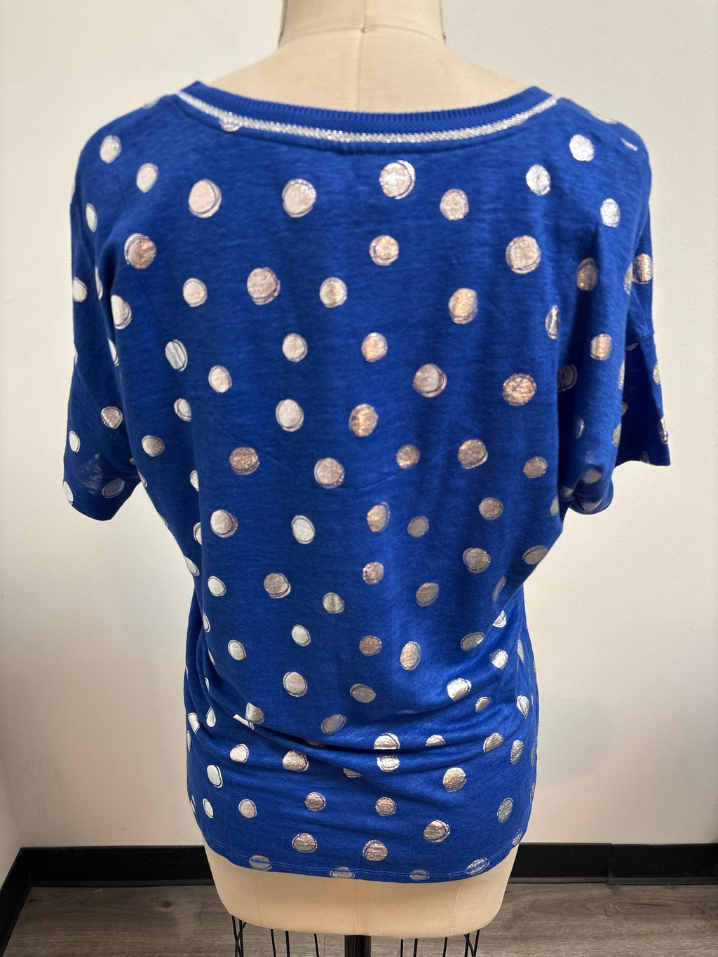 New Chico's Blue Foil Dot Top, M