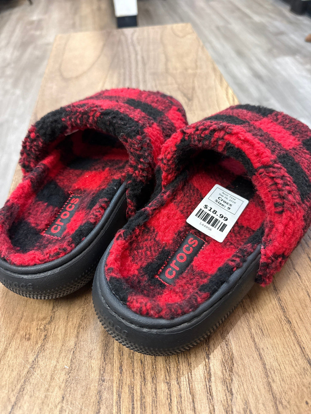 Crocs Red Plaid Shoes, 9