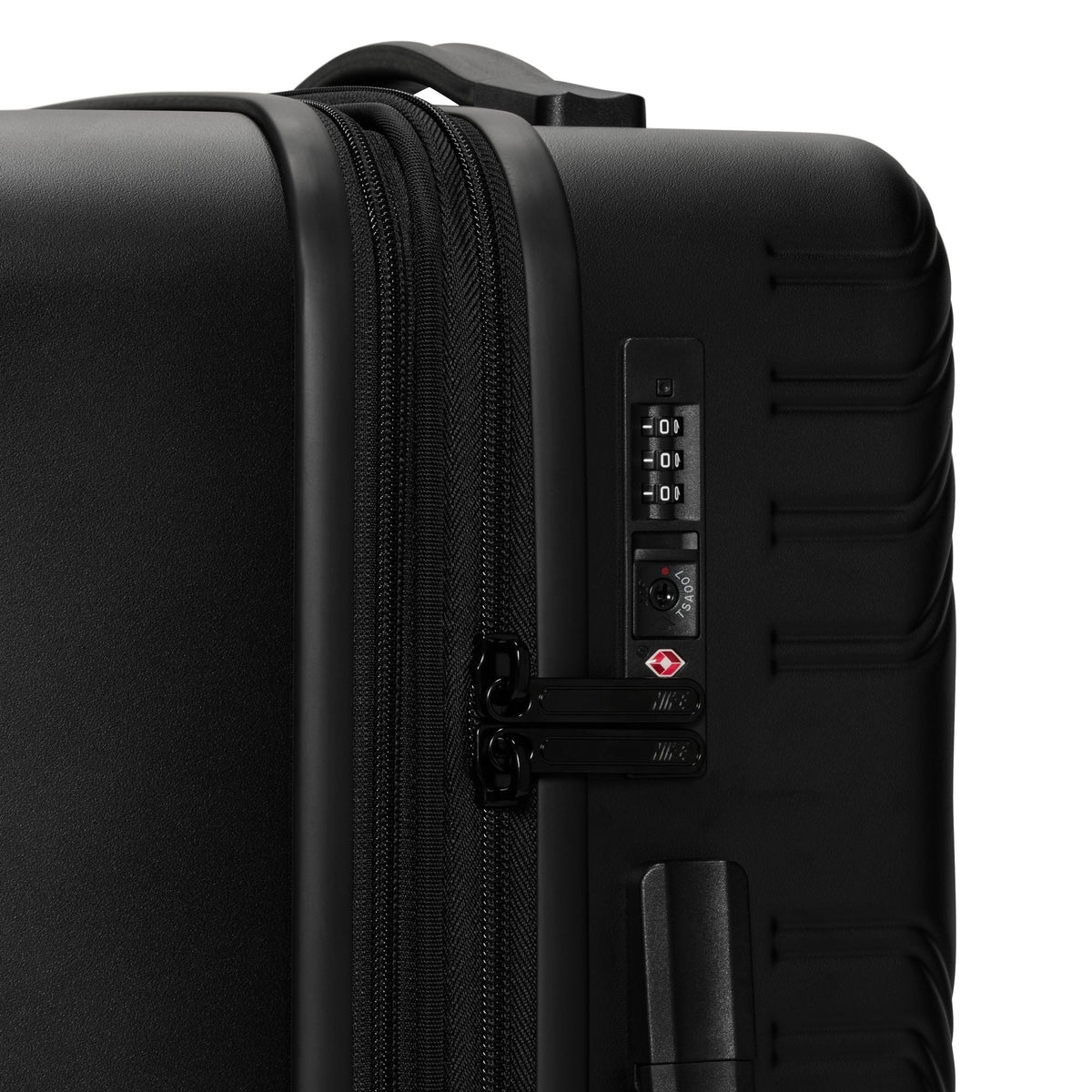 Nike Carry-On Luggage 22" Hardshell (52L)