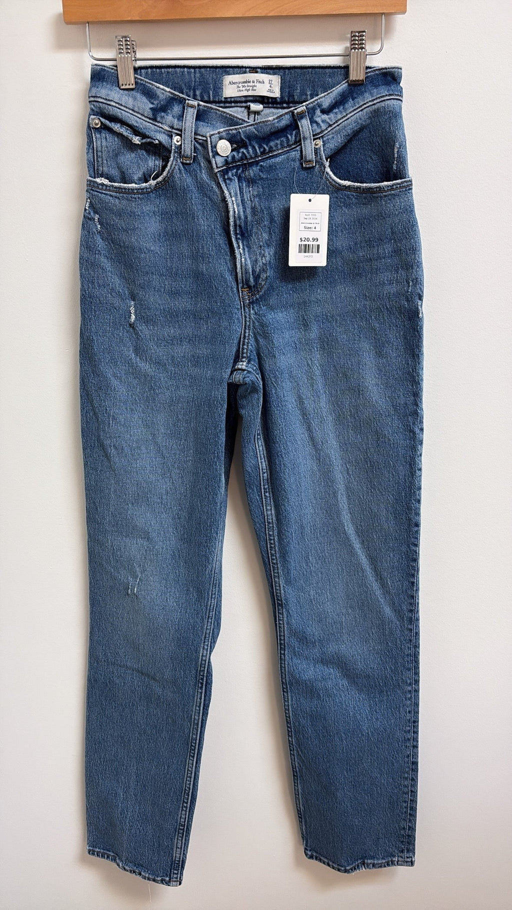Abercrombie & Fitch 90s Straight Ultra Rise 31" Inseam Jeans, 4