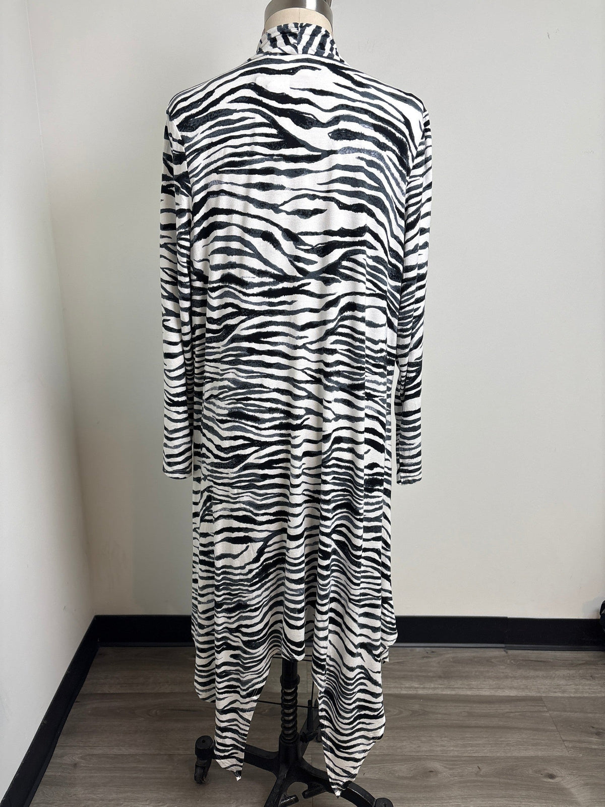 Truth + Style Black/White Sweater, S