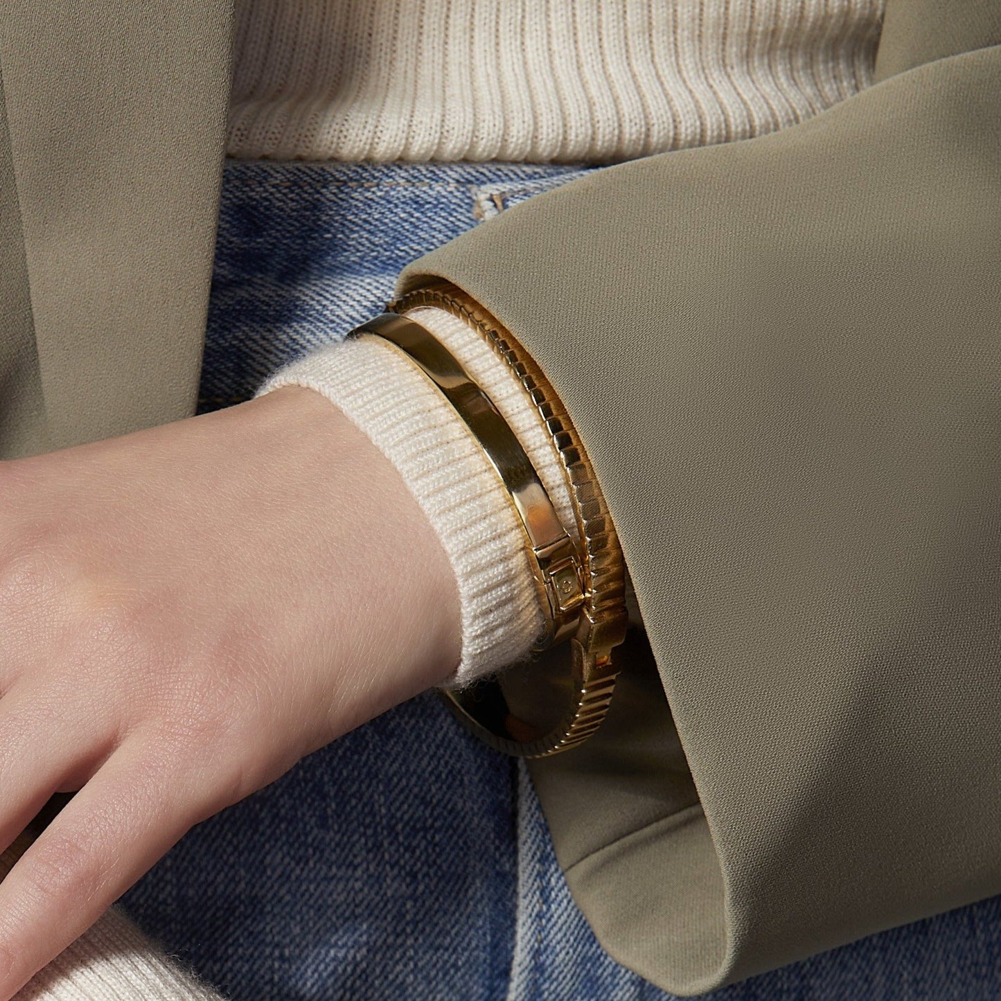 Classic Gold Hinged Bracelet