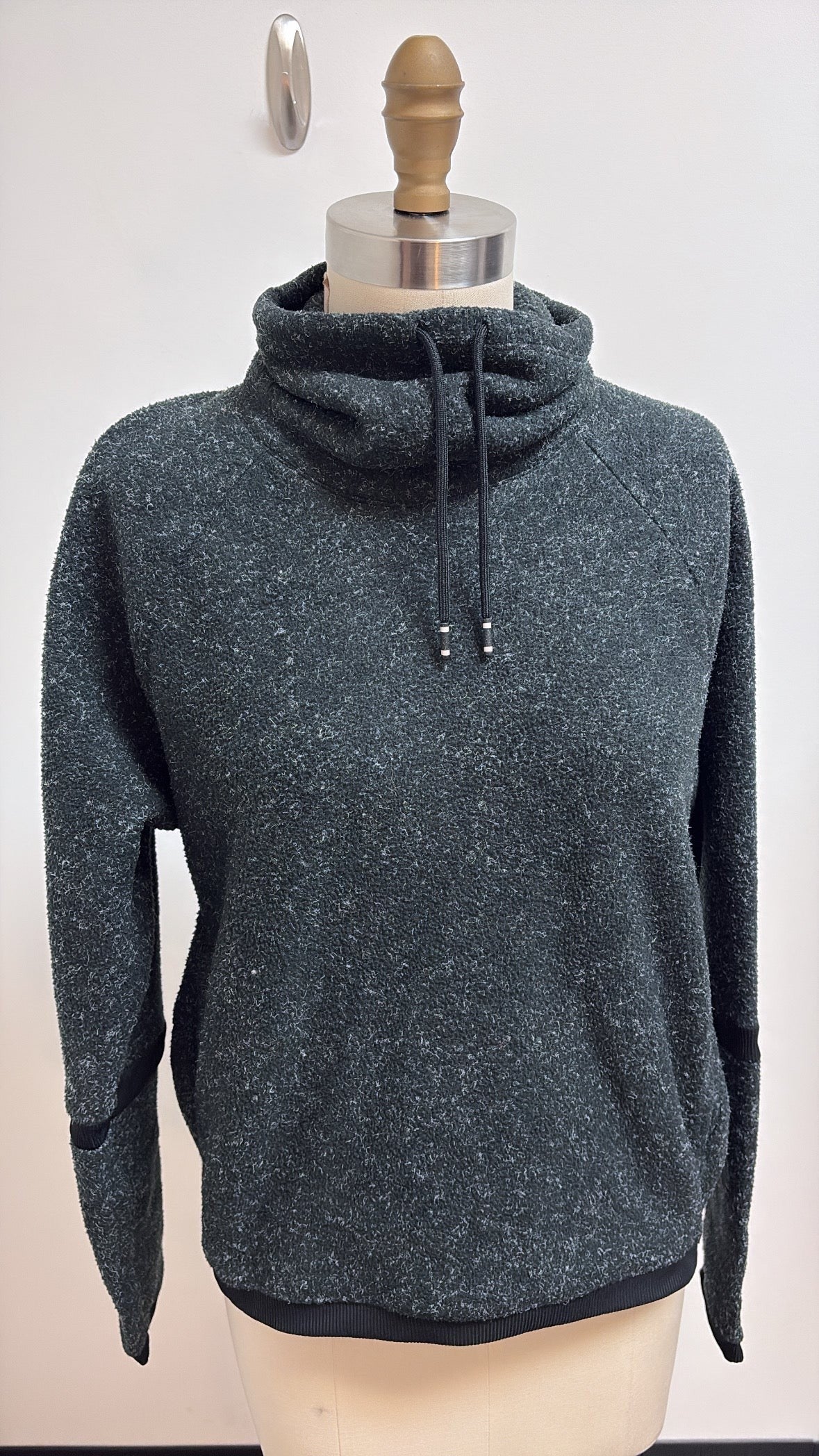 Nike Black Pullover, S