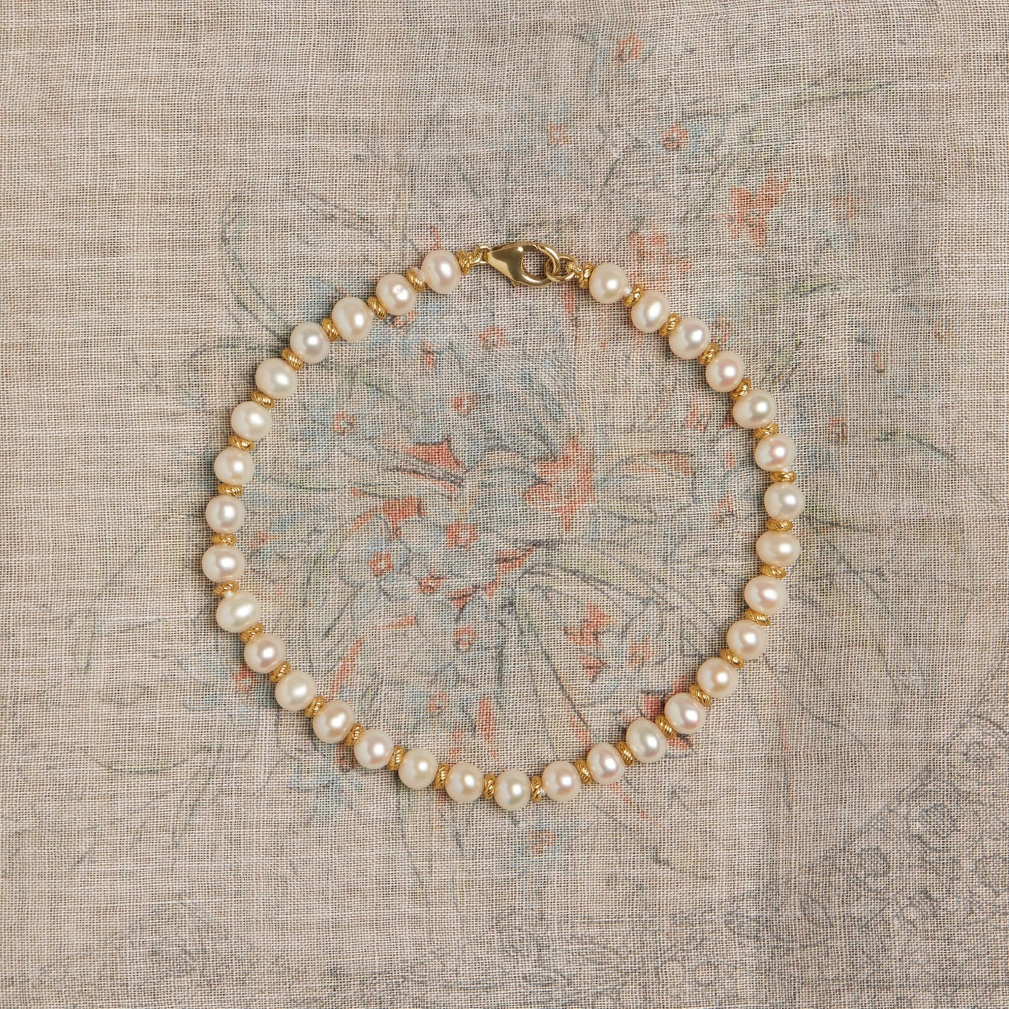Aurate x Marilyn Monroe: Gold Knot Pearl Bracelet