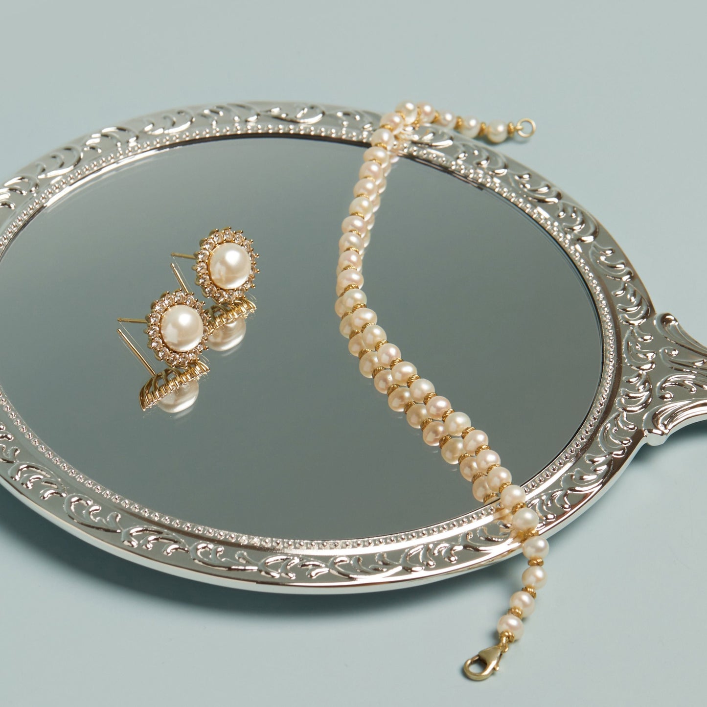 Aurate x Marilyn Monroe: Gold Knot Pearl Bracelet