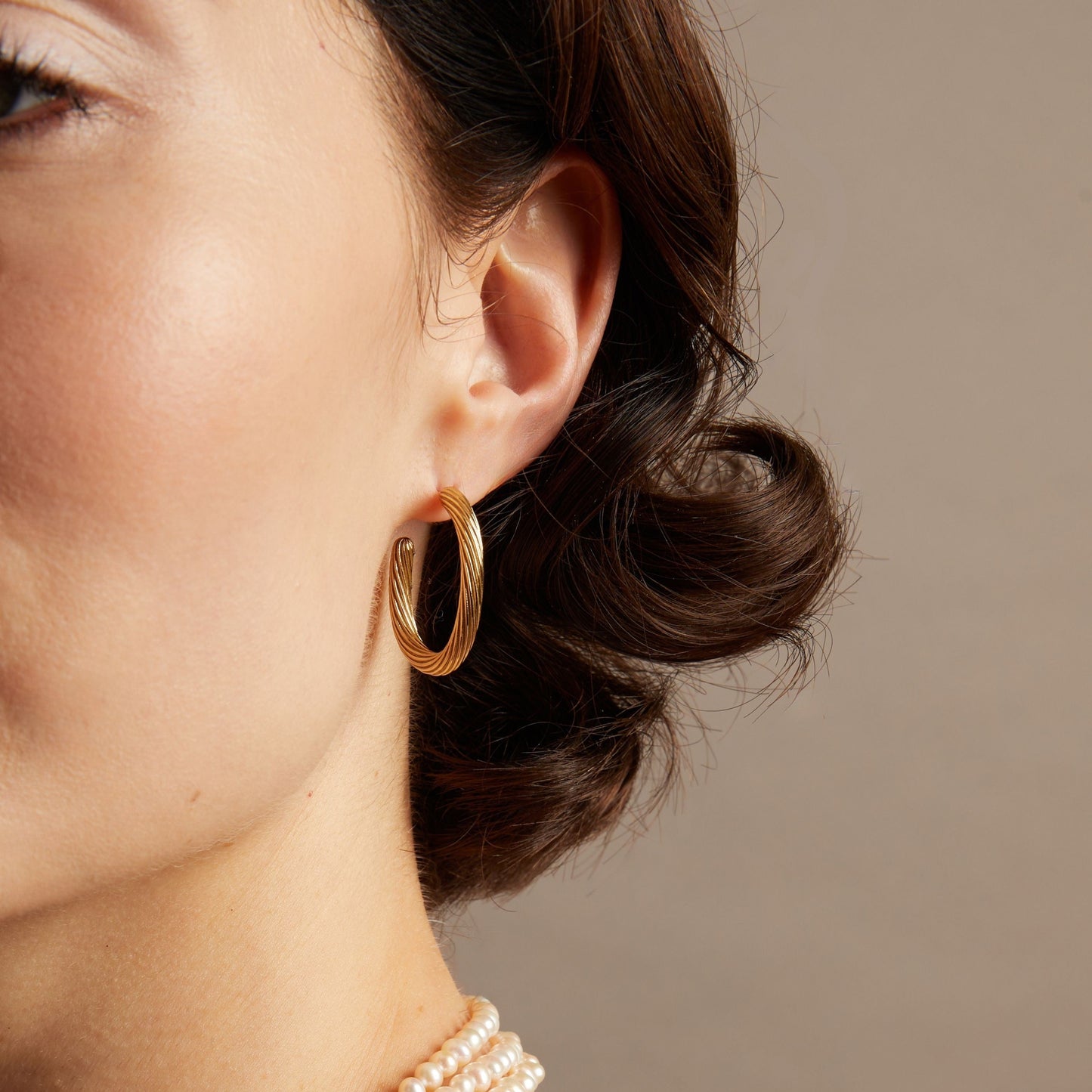 Aurate x Marilyn Monroe: Twisted Rope Hoop Earrings