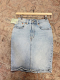 Levi’s Slit Pencil HR Skirt (24) oo*