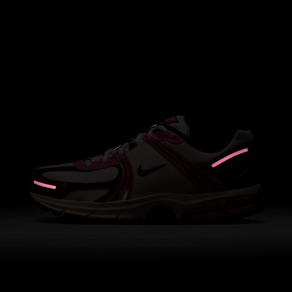 WMNS Nike Vomero 5 (Light Soft Pink/LT Crimson)