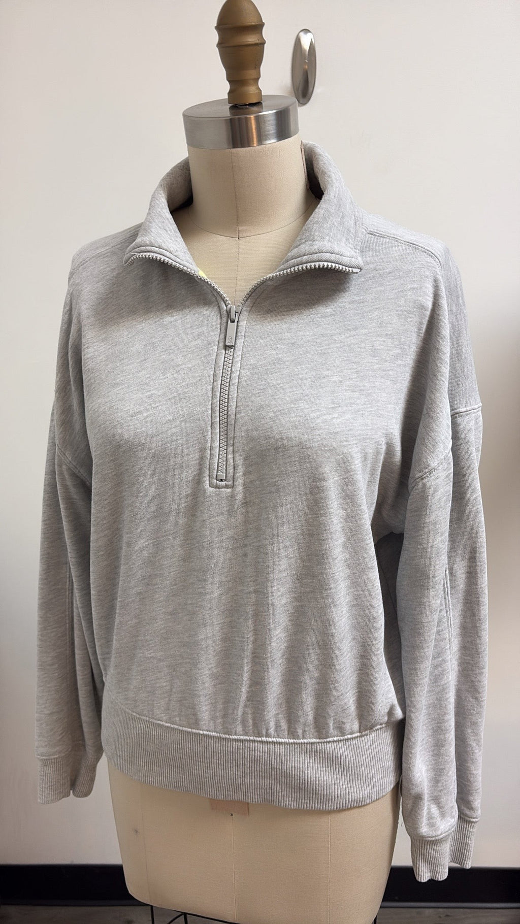 Lou & Grey Gray Sweatshirt, M