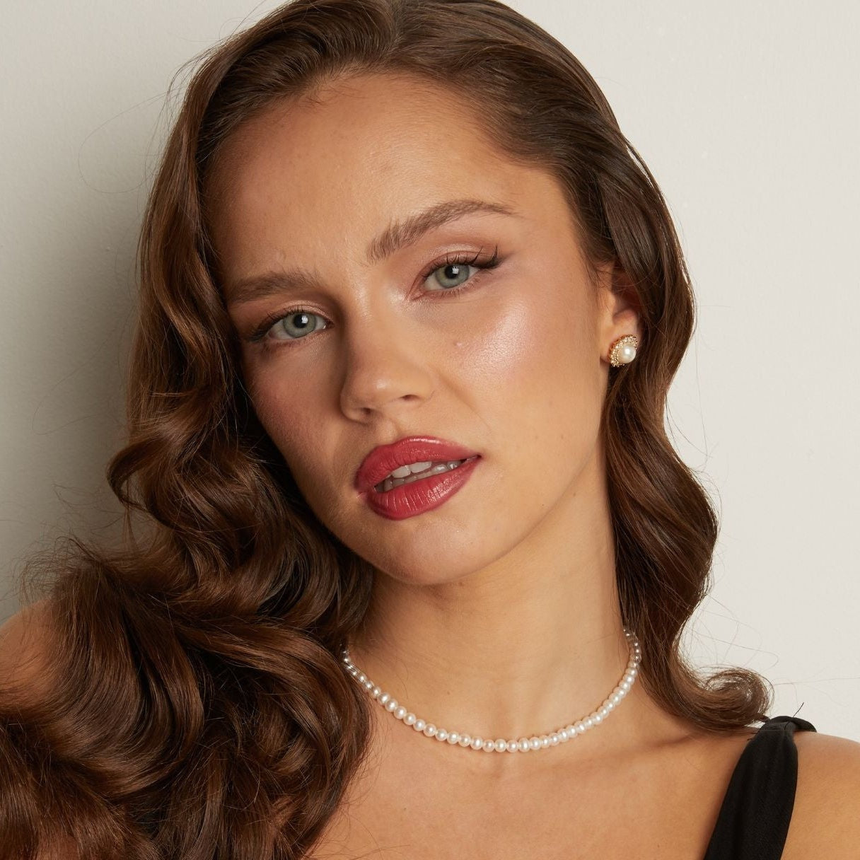 Aurate x Marilyn Monroe: Lab Grown White Sapphire Pearl Earrings