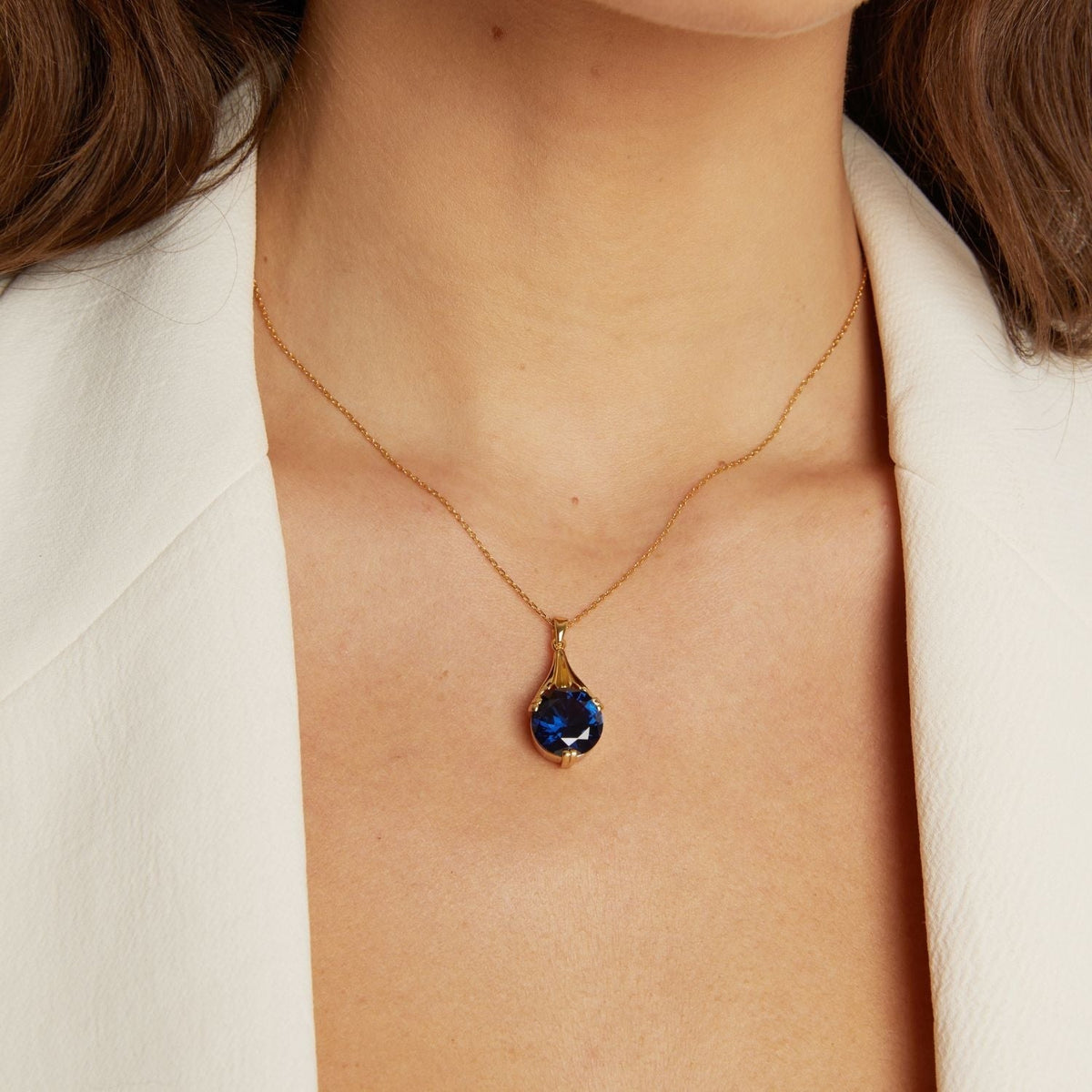 The Oma Lab Grown Blue Sapphire Necklace