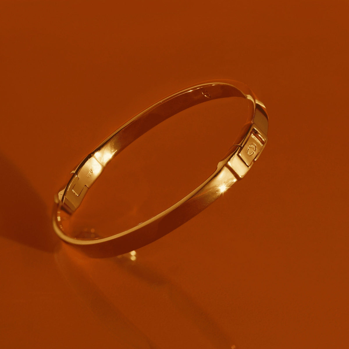 Classic Gold Hinged Bracelet