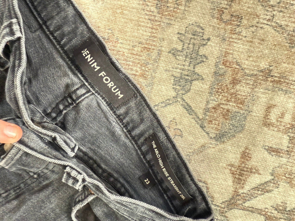 Denim Forum Arlo Straight HR Jeans (23x28)
