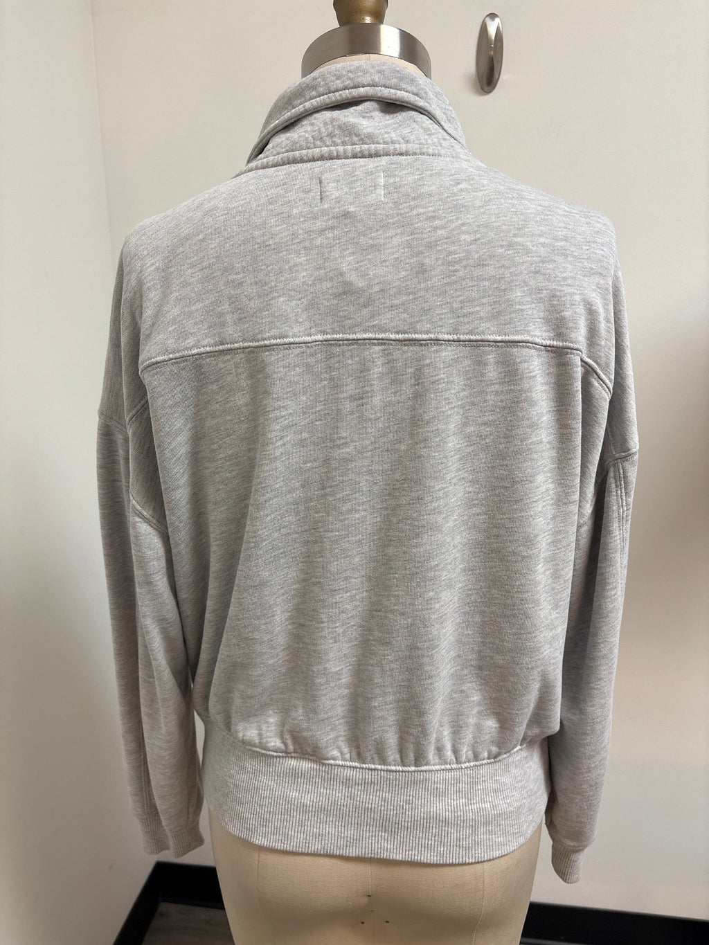 Lou & Grey Gray Sweatshirt, M