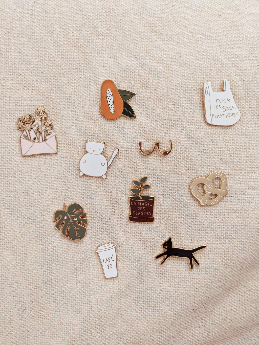 Café Yo Enamel pin
