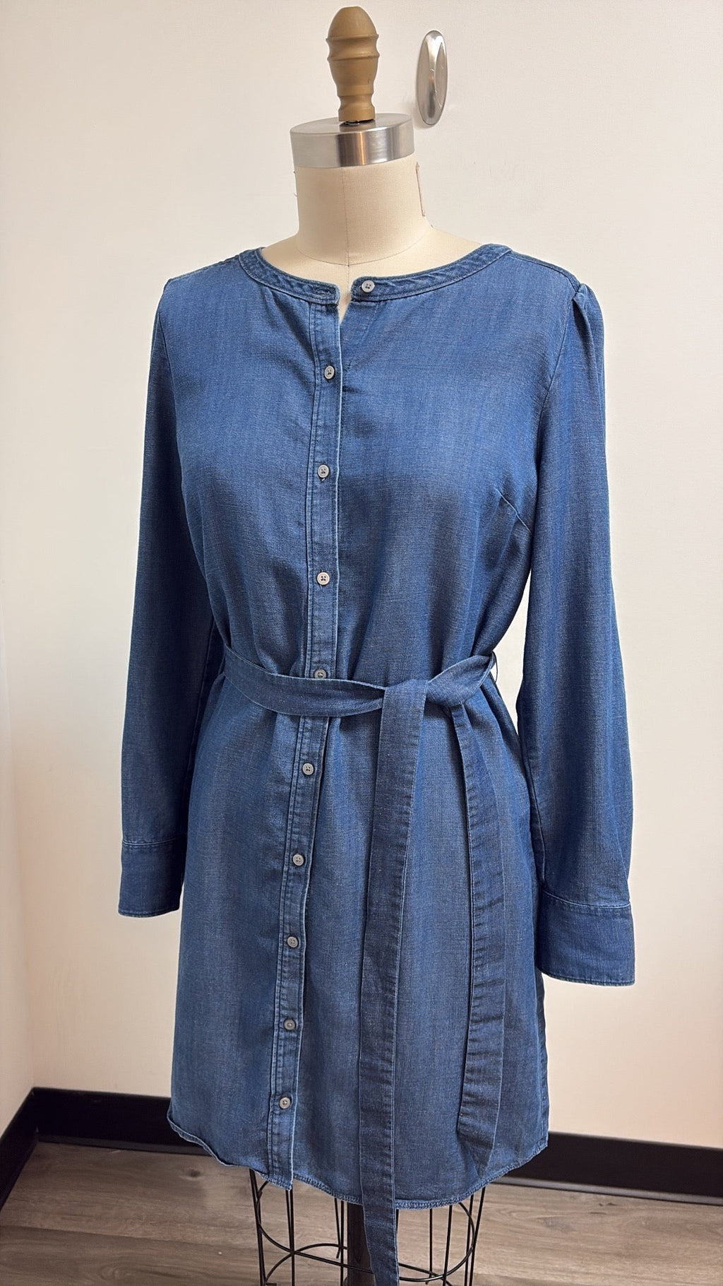 Loft Chambray Dress, M