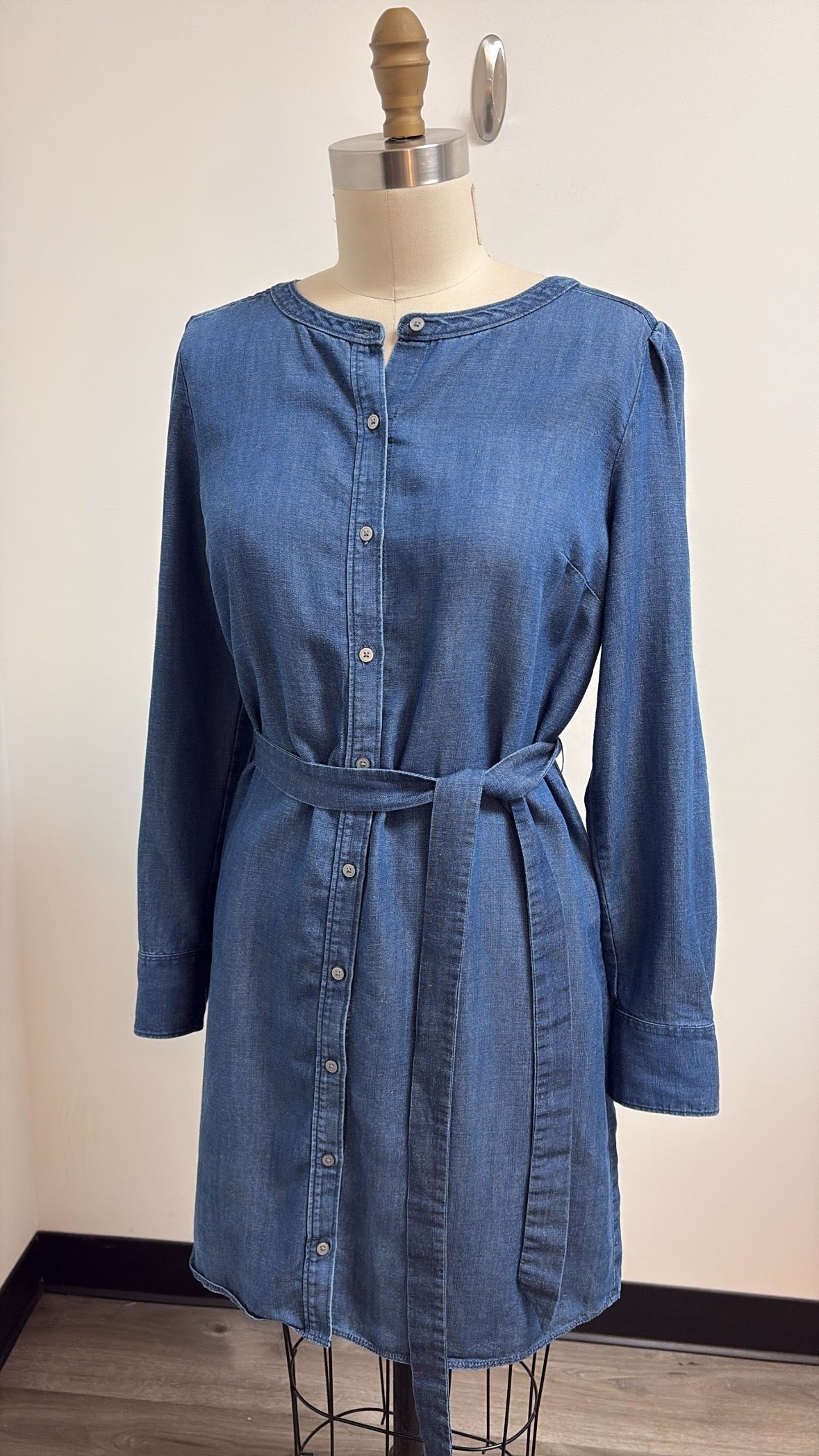 Loft Chambray Dress, M