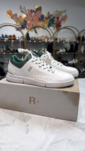 New On Cloud White/Green The Roger Advantage Tennis Sneakers, 9.5 (retail $160)