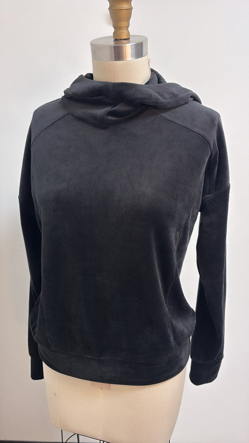 Evereve Black Velour Hooded Pullover, S